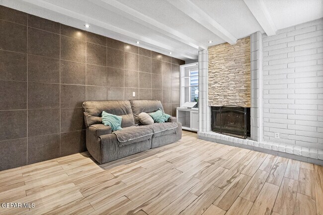 Foto del edificio - 6201 Escondido Dr