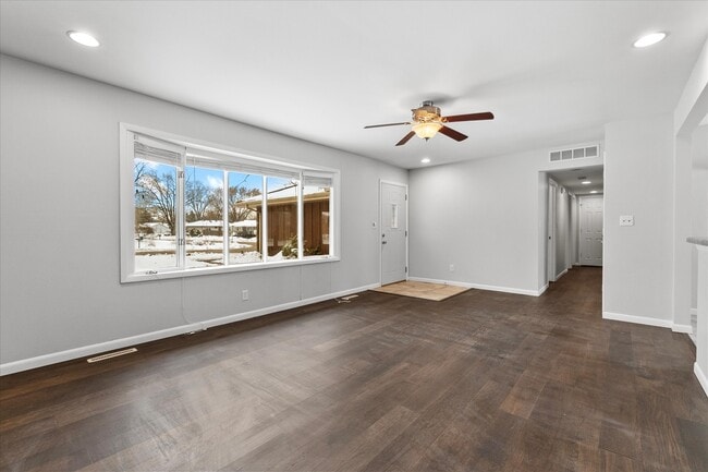 Building Photo - 1328 Timberline Dr