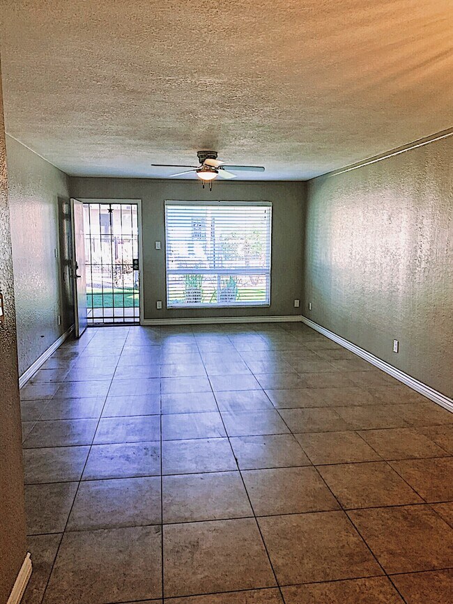 Foto del edificio - 7141 N 16th St