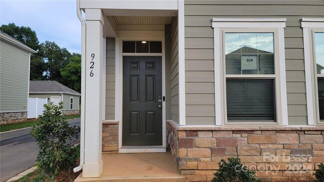 Building Photo - 926 Sagecroft Ln