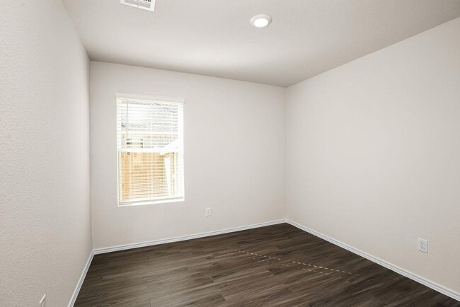 Building Photo - 3302 Yellow Rose Dr