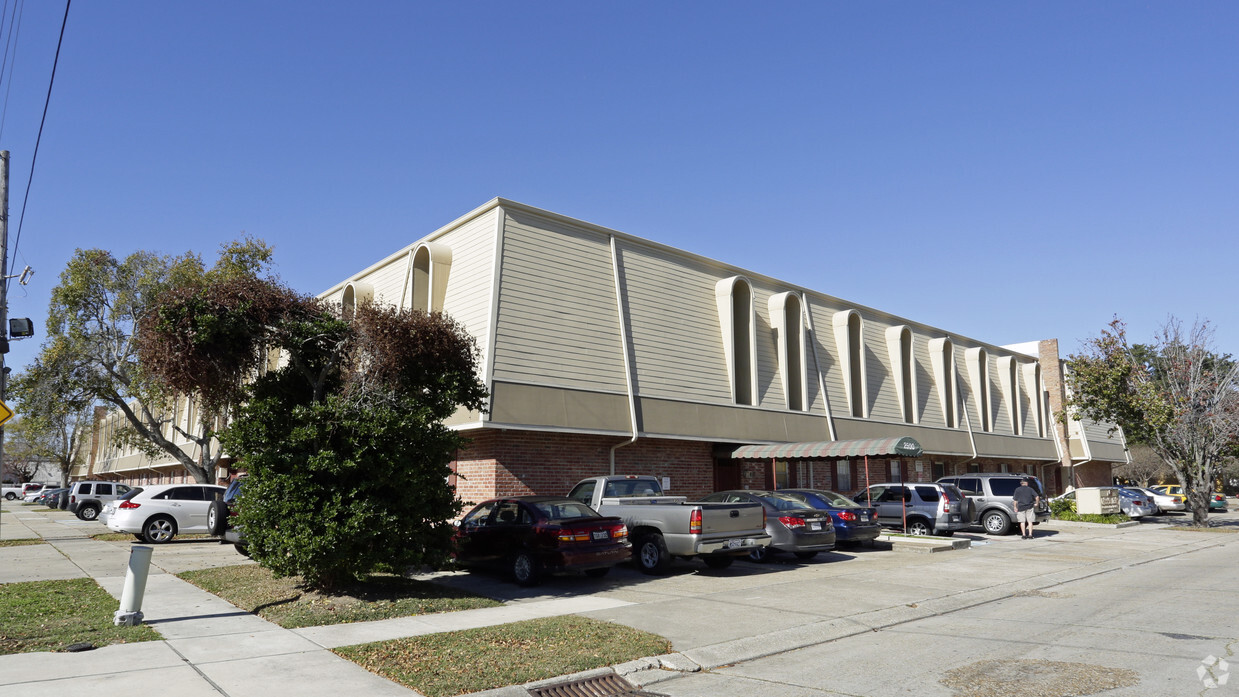 Primary Photo - Carriage Court Condominiums