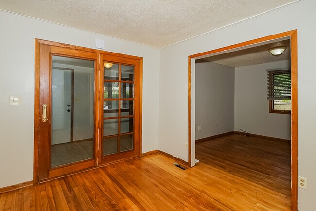 Building Photo - Lovely 3 Bed, 1 Bath Home in North Minneap...