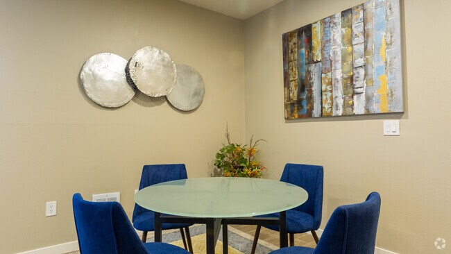 Foto del interior - ReNew Forest Creek