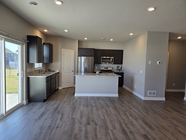 Building Photo - 2075 Aloha Ave