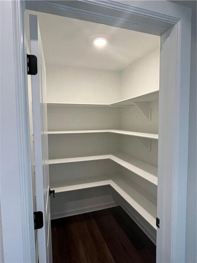 Foto del edificio - Modern 3-Bed, 2-Bath Home with Fenced Yard