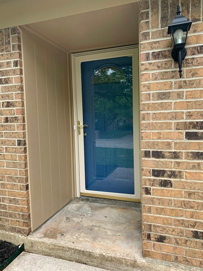 Foto del edificio - 404 Live Oak Dr