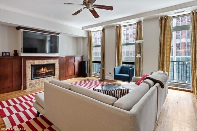 Building Photo - 165 N Canal St