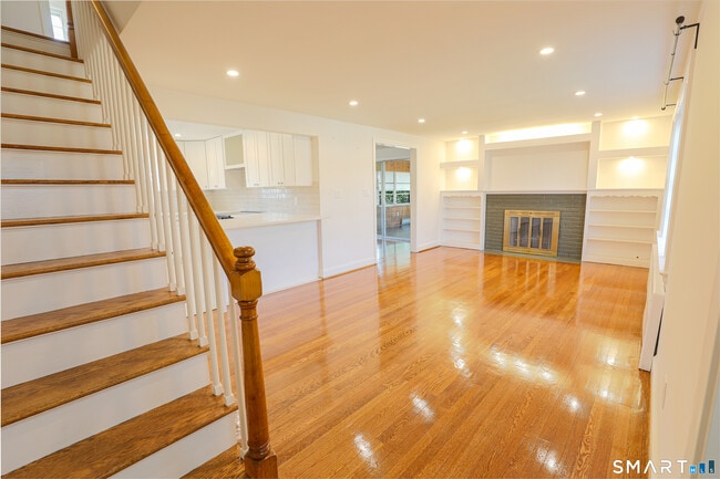 Foto del edificio - 105 Hyde Rd