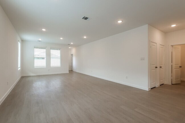 Building Photo - 11515 Cedar Cl