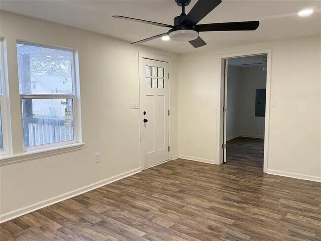 Foto del edificio - 1810 N Church St