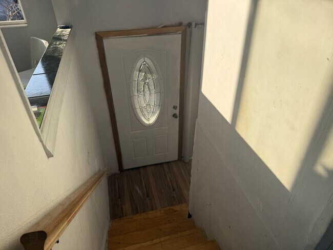 Foto del edificio - Upstairs Unit in Prime West Valley Location!