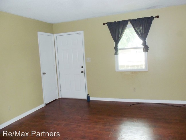 Building Photo - 3 br, 2 bath House - 504 East Robinson Avenue