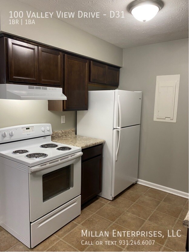 Building Photo - 100 Valley View Dr