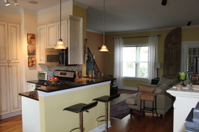 Building Photo - 312 Carlyle Park Dr