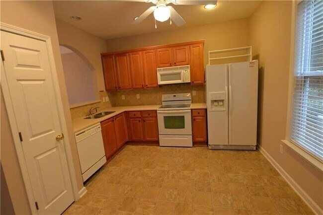 Foto del edificio - 484 Grayson Way
