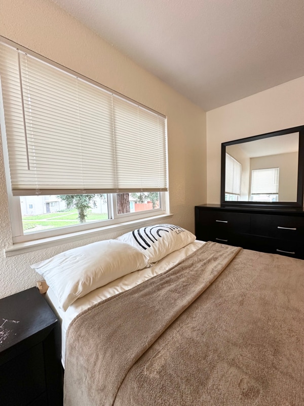 Building Photo - 1960 Grande Cir