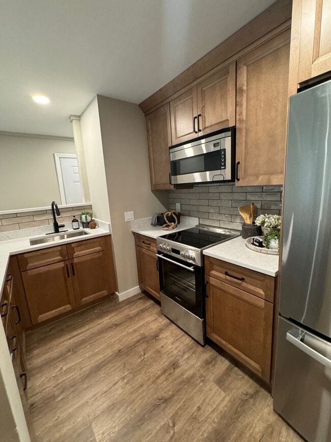 Building Photo - Beautiful One Bedroom Condo - HEAT INCLUDED!!