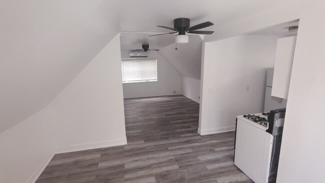 Bedroom - 507 Magnolia St