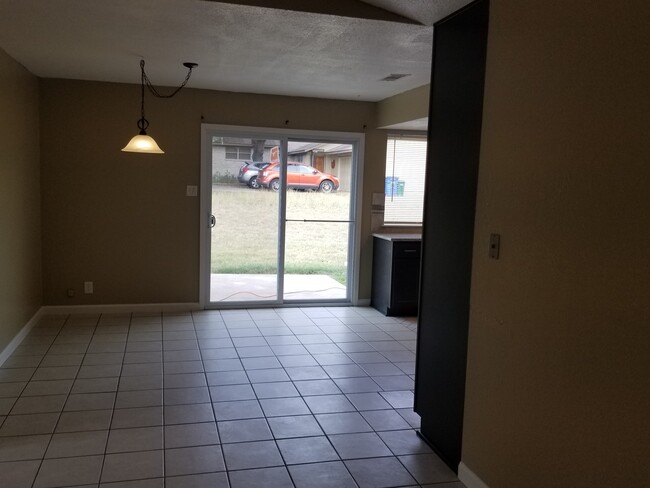 Dining Area - 12307 shadyview dr