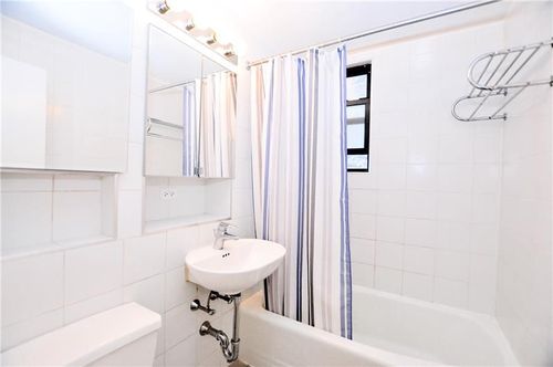 Foto del edificio - 216 E 11th St