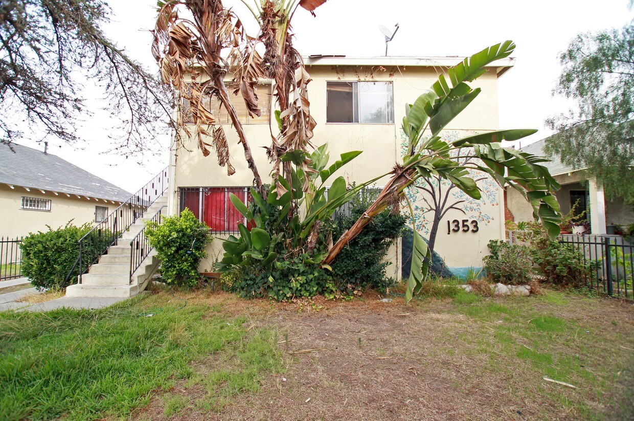 Primary Photo - 1353 W 36Th Pl