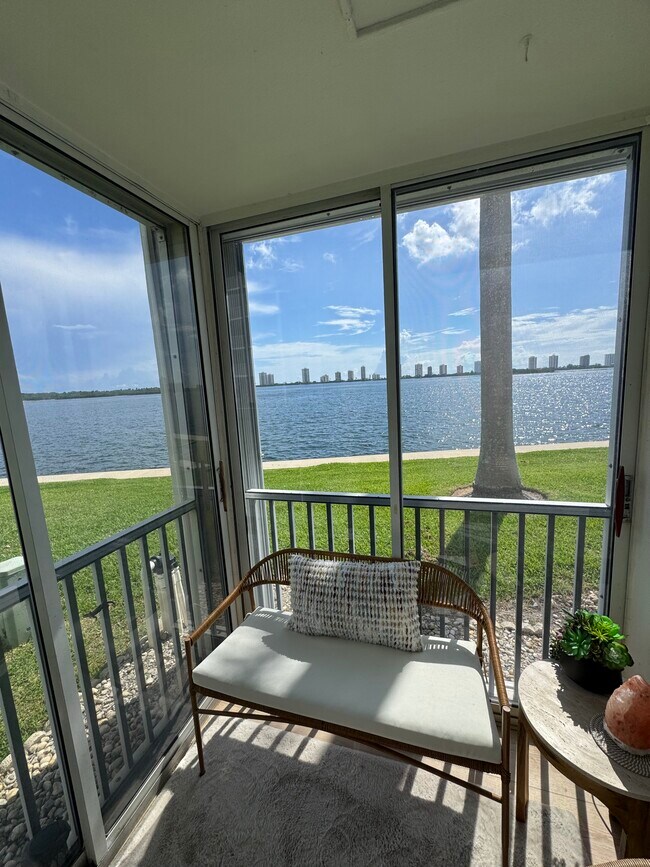 Foto del edificio - 100 Paradise Harbour Blvd