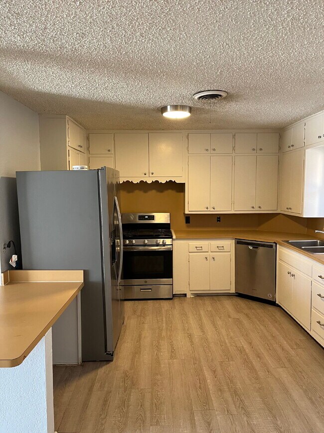 Foto del edificio - "Charming 3-Bed, 2-Bath Home with Spacious...