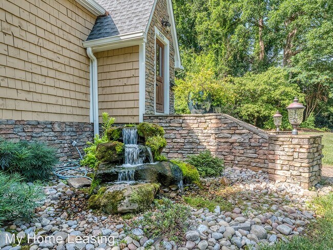Building Photo - 3 br, 3.5 bath House - 3305 Cambridge Road