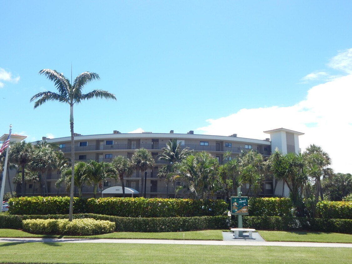 3605 S Ocean Blvd Unit 211, South Palm Beach, FL 33480 Condo for Rent