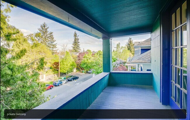 Building Photo - 4757 Thackeray Pl NE