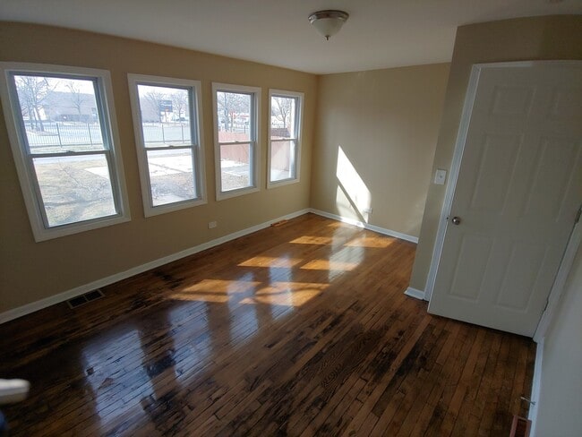 Building Photo - Beautiful 4BD/1BA Single Family Home