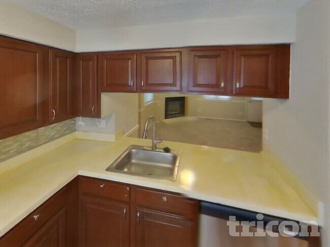 Foto del edificio - 7610 Fairbanks Ct