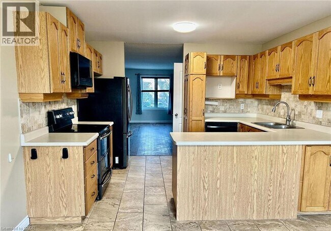 Building Photo - 14 Old Orchard Glen