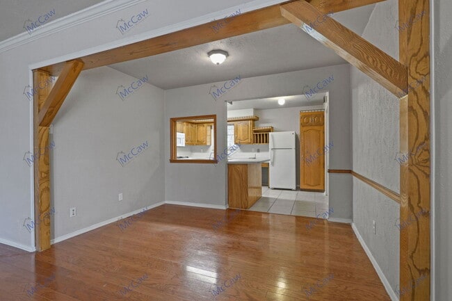 Building Photo - 213 Gregory Dr