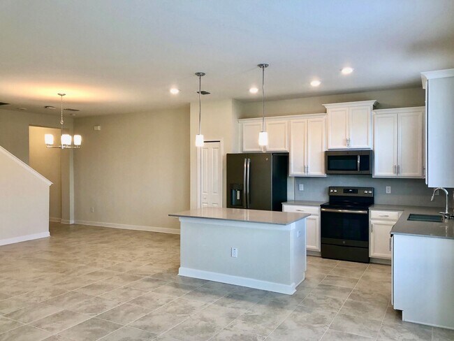 Building Photo - Townhome For Rent in Storey Lake - 3/2.5 w...