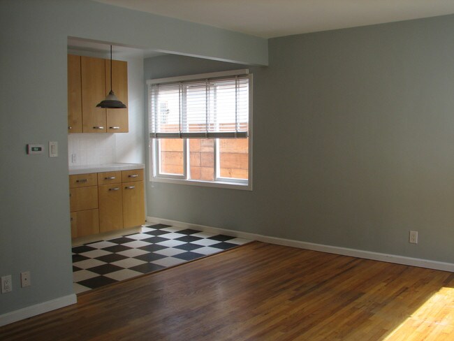 Building Photo - 1766 Walgrove Ave