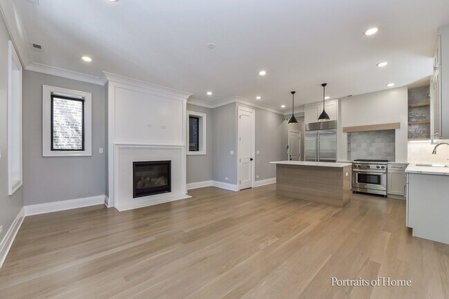 Foto del edificio - 2135 N Lakewood Ave