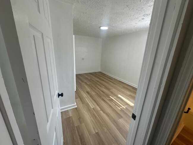 Building Photo - 3006 S Hackley St