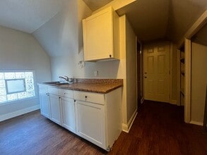 Building Photo - 666 Sims Ave