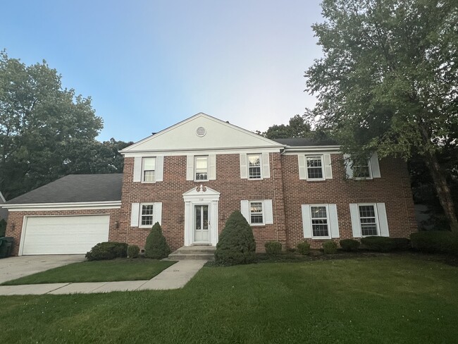 Building Photo - 725 Charlemagne Dr