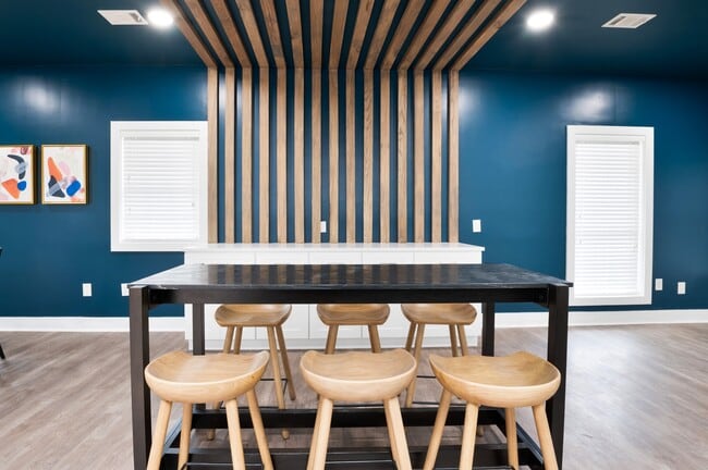 Building Photo - Randolph Perimeter