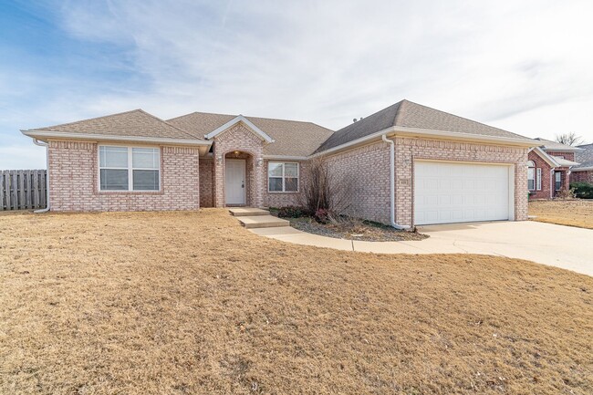 Building Photo - Updated 4-bedroom 2 bath Home in Centerton...