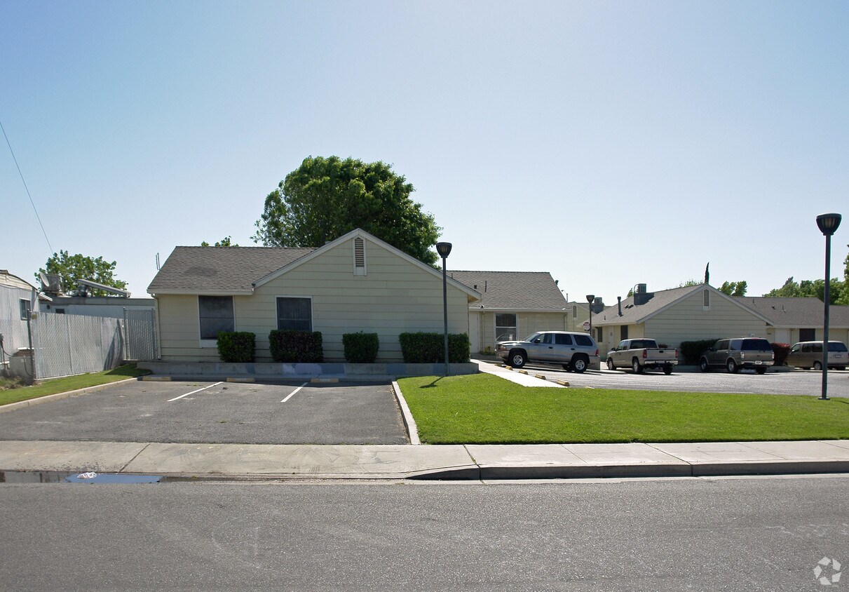 Building Photo - 2860 Crest1 Rd