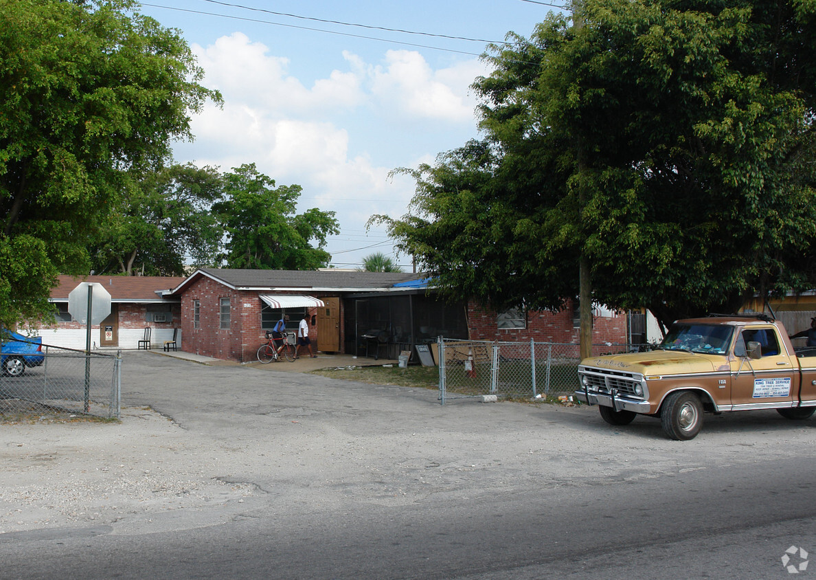 Primary Photo - 623 NW 9th Ave