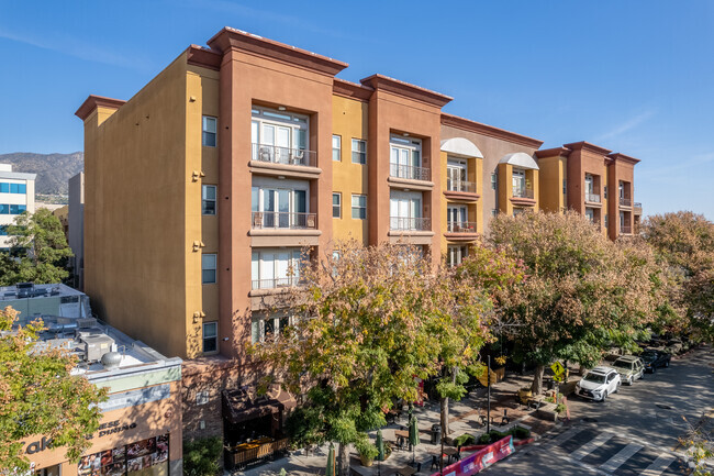 Foto del edificio - Burbank Village Walk