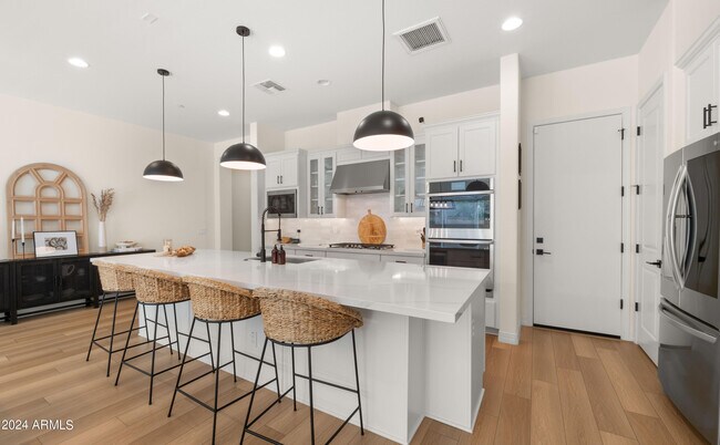 Building Photo - 7457 E Conquistadores Dr