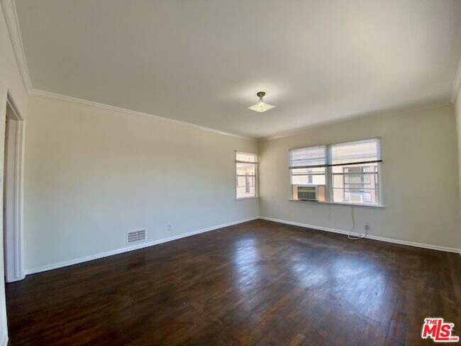 Building Photo - 731 1/2 N Edinburgh Ave