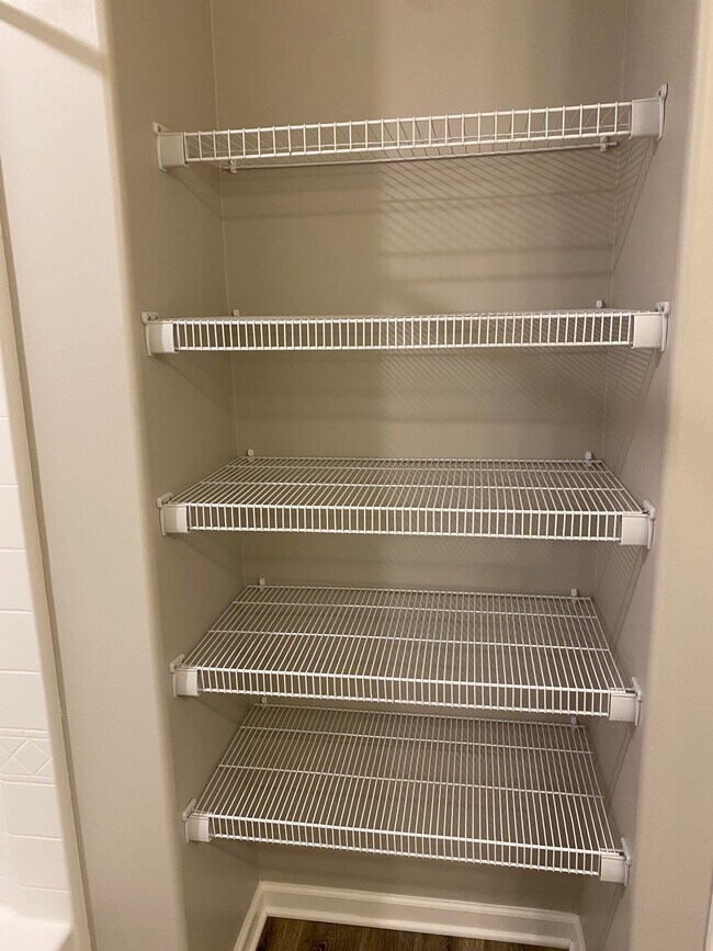 Foto del edificio - 1617 E Military Ave