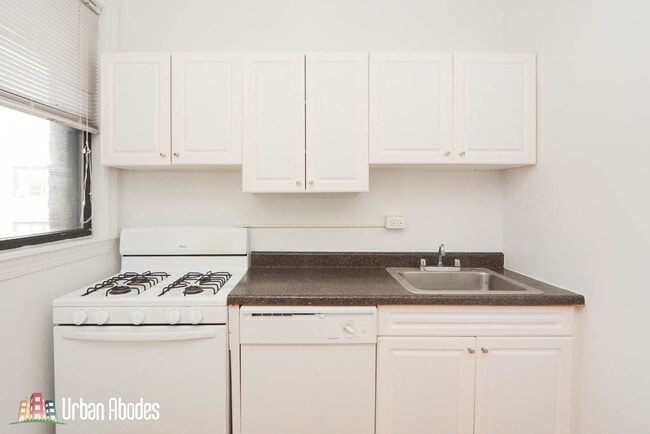 Foto del edificio - 3723 N Pine Grove Ave